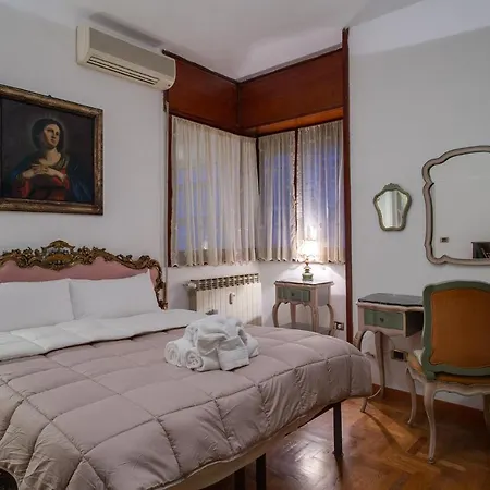 Aurelia Holiday Aura * Rome