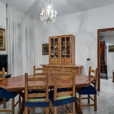 Aurelia Holiday Aura * Rome